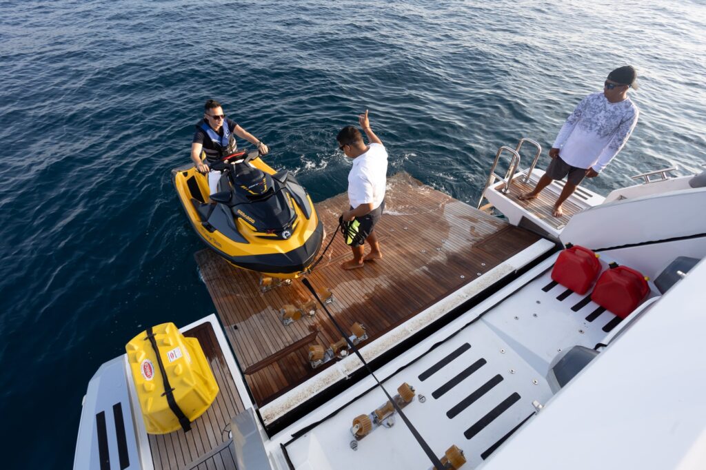 80ft Azimut “Regal Yachting” Yacht Charter | Miami Beach Marina 🌴 4 %Miami Yacht Rentals%
