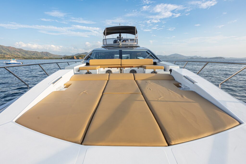 80ft Azimut “Regal Yachting” Yacht Charter | Miami Beach Marina 🌴 5 %Miami Yacht Rentals%