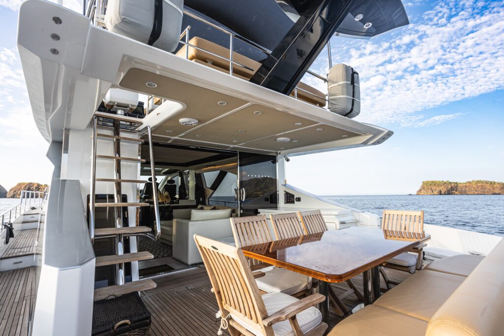 80ft Azimut “Regal Yachting” Yacht Charter | Miami Beach Marina 🌴 6 %Miami Yacht Rentals%