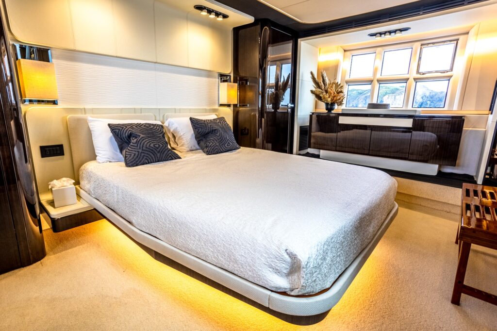 80ft Azimut “Regal Yachting” Yacht Charter | Miami Beach Marina 🌴 7 %Miami Yacht Rentals%
