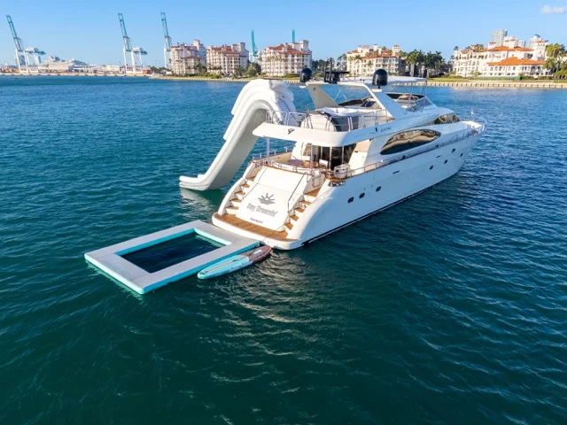 90ft Azimut “Day Dreaming” 💙🚤 | Luxury Charter at Miami Beach Marina — Free Hour 5 %Miami Yacht Rentals%