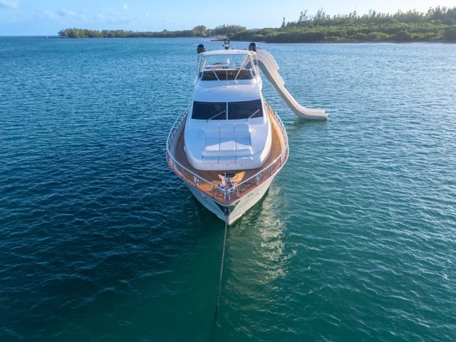 90ft Azimut “Day Dreaming” 💙🚤 | Luxury Charter at Miami Beach Marina — Free Hour 4 %Miami Yacht Rentals%