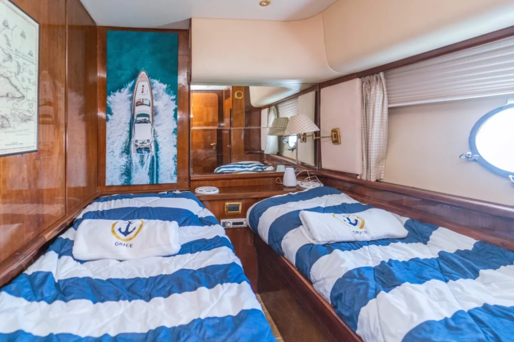 80ft Azimut “Grace” Yacht Charter | Miami Beach Experience 🌊 11 %Miami Yacht Rentals%