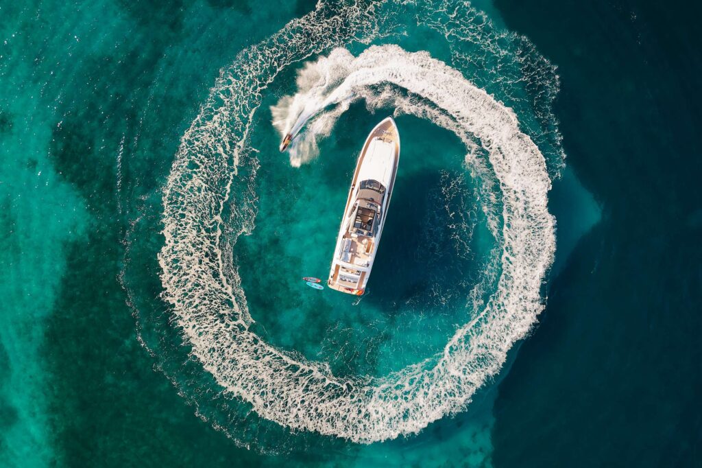 95ft Ferretti “Bonus Round” Mega Yacht Charter Miami 🎲 1 %MAlquiler de yates en Miami%