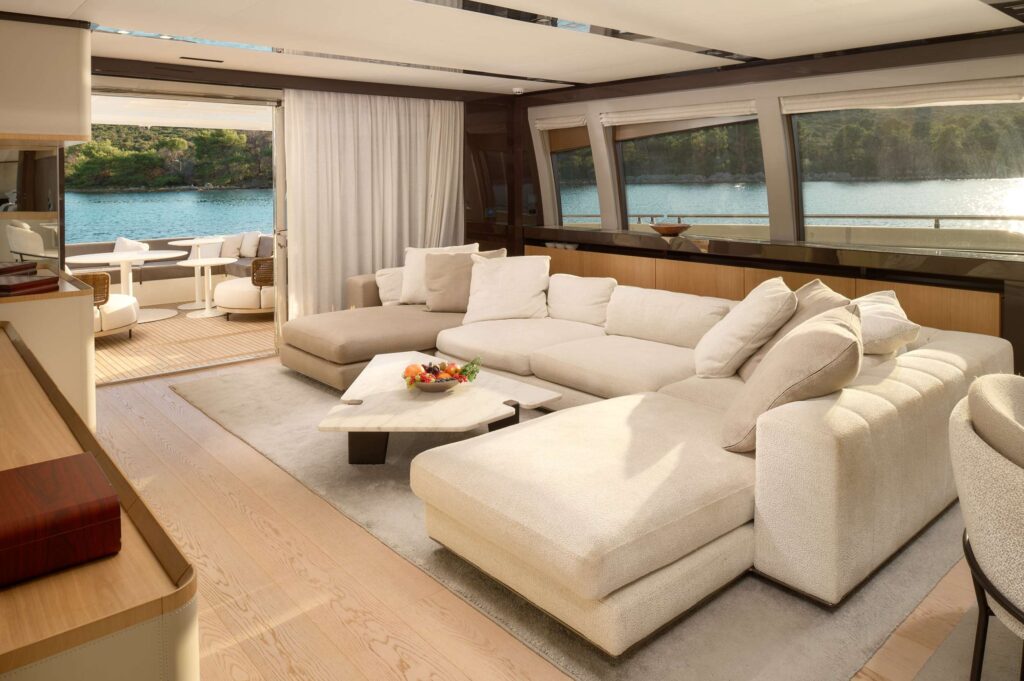 95ft Ferretti “Bonus Round” Mega Yacht Charter Miami 🎲 8 %MAlquiler de yates en Miami%