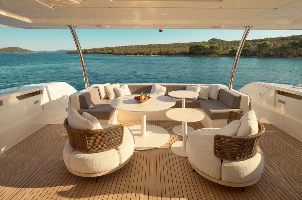 95ft Ferretti “Bonus Round” Mega Yacht Charter Miami 🎲 6 %MAlquiler de yates en Miami%