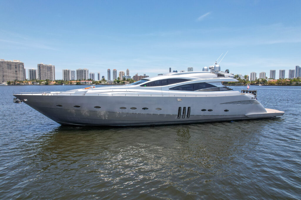 94ft Pershing “Jerico V-1” Alquiler exclusivo de yates en Miami 💎 11 %MAlquiler de yates en Miami%