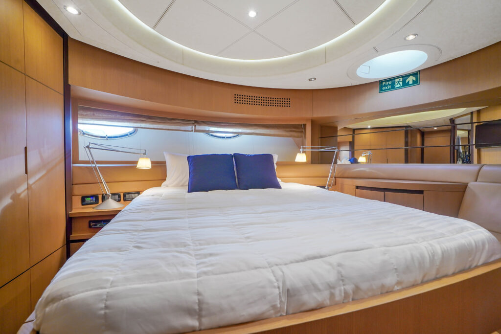 94ft Pershing “Jerico V-1” Exclusivo alquiler de yates en Miami 💎 7 %MAlquiler de yates en Miami%