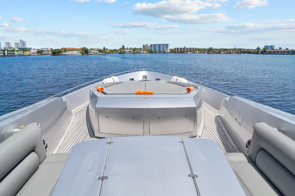94ft Pershing “Jerico 5” Mega Yate Alquiler Miami 🌊 2 %MAlquiler de yates en Miami%