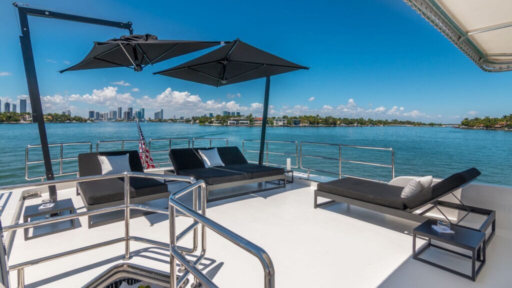 110ft Horizon “Nirvana” Mega Yacht Rental | Miami Beach 🌴 4 %Miami Yacht Rentals%