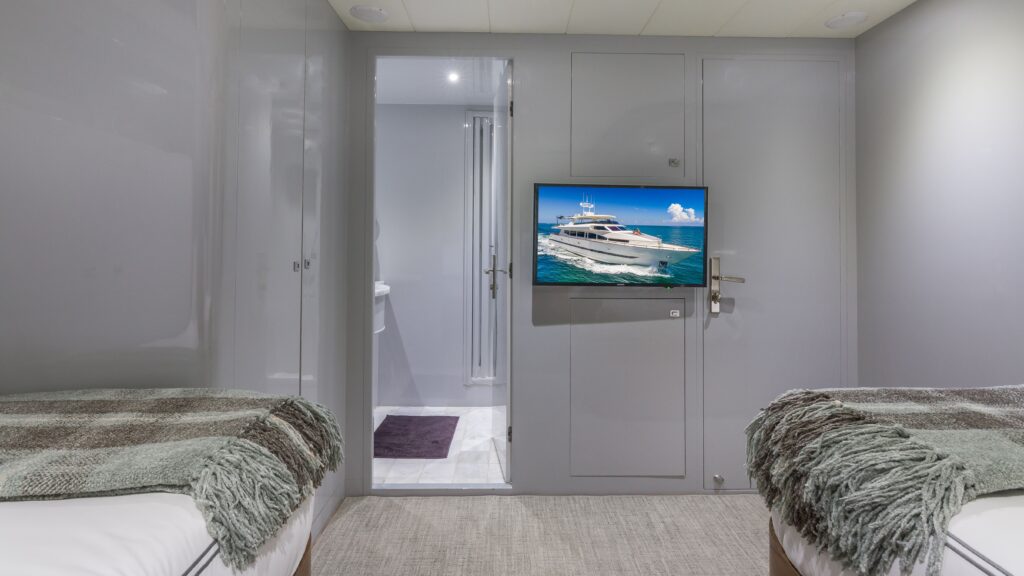 110ft Horizon “Nirvana” Mega Yacht Rental | Miami Beach 🌴 5 %Miami Yacht Rentals%