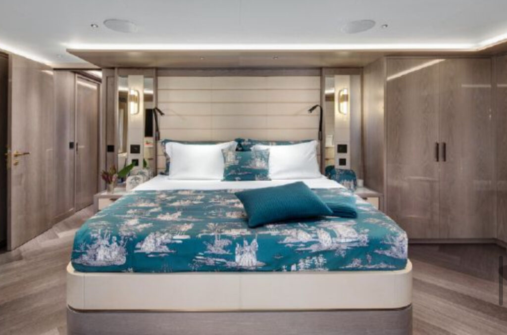 88ft Sirena Yacht Charter | Miami Beach Experience 🌴 2 %Miami Yacht Rentals%