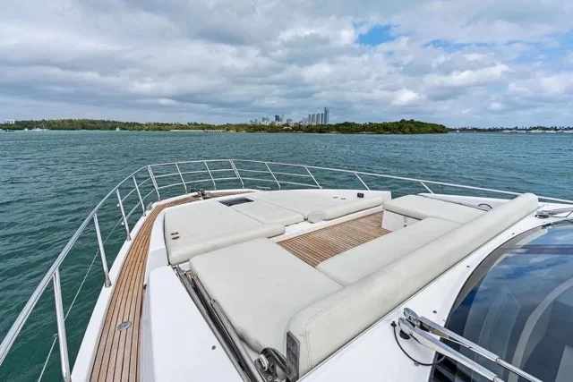 75ft Azimut “Le Grand Bleau” 💙 | Miami Luxury Yacht Charter — Free Hour 11 %Miami Yacht Rentals%