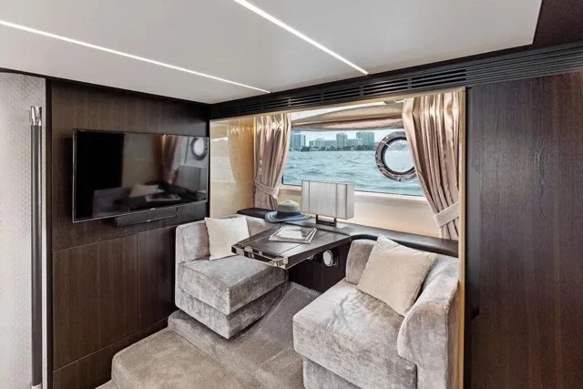 75ft Azimut “Le Grand Bleau” 💙 | Miami Luxury Yacht Charter — Free Hour 4 %Miami Yacht Rentals%