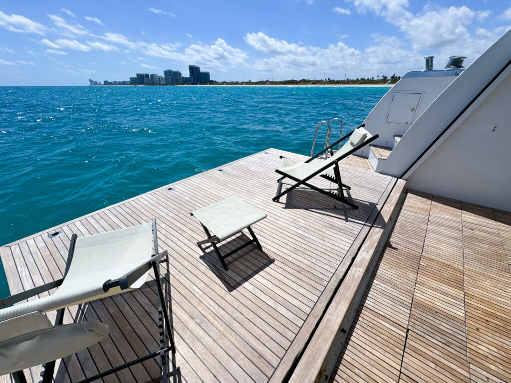 112ft “Privilege” Custom Motor Yacht | Miami Yacht Rental 💼 2 %MAlquiler de yates en Miami%