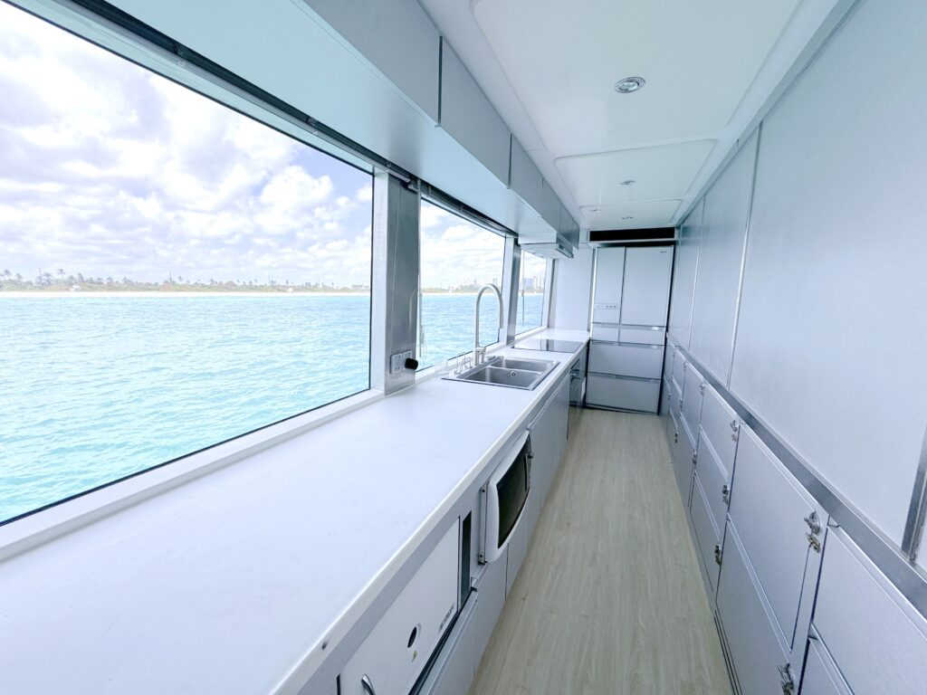 112ft “Privilege” Custom Motor Yacht | Miami Yacht Rental 💼 11 %MAlquiler de yates en Miami%
