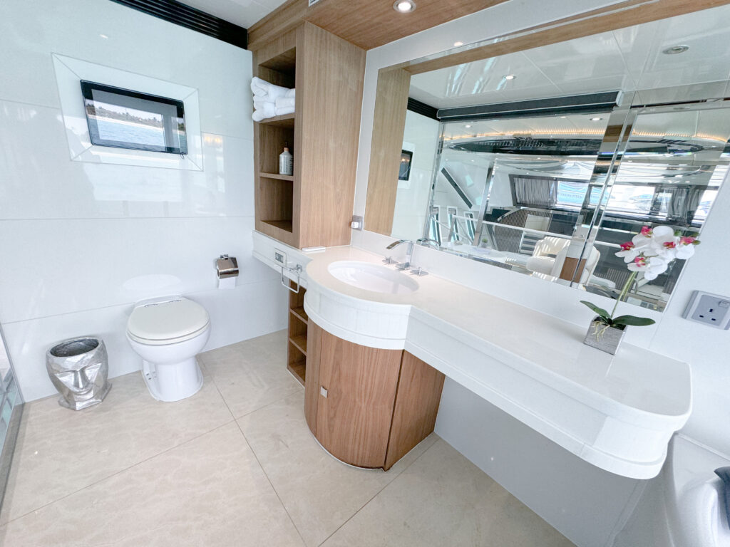 112ft “Privilege” Custom Motor Yacht | Miami Yacht Rental 💼 7 %MAlquiler de yates en Miami%
