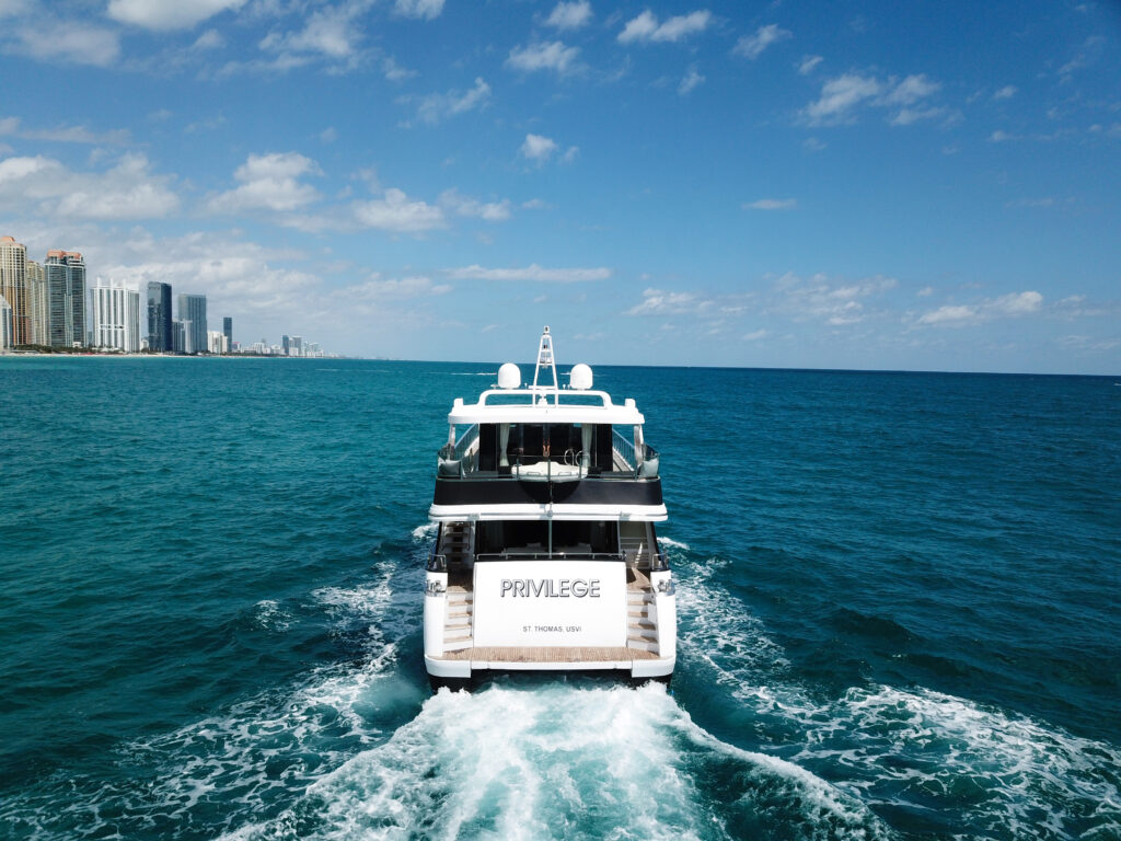 112ft “Privilege” Custom Motor Yacht | Miami Yacht Rental 💼 1 %MAlquiler de yates en Miami%