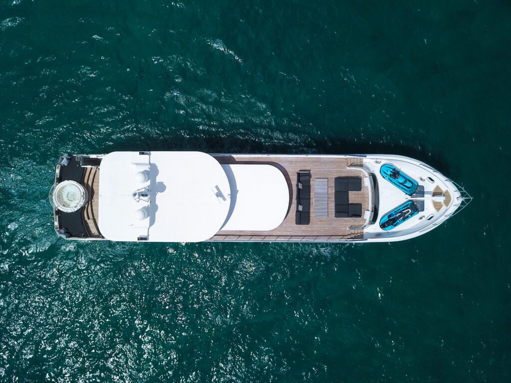 112ft “Privilege” Custom Motor Yacht | Miami Yacht Rental 💼 5 %MAlquiler de yates en Miami%