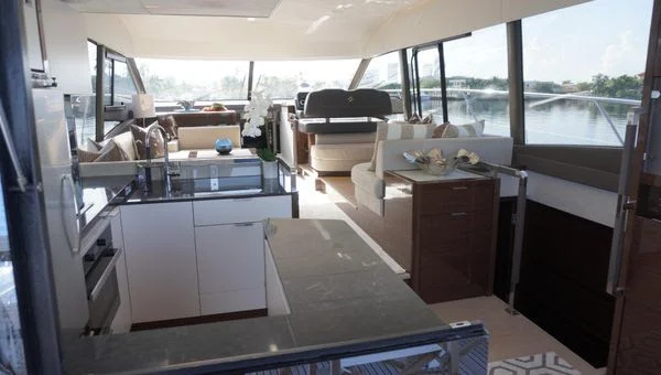 65ft Prestige “La Dolce Vita II” (2022) Alquiler de Yates - Venetian Marina 🔥 | Free Hour 9 %MAlquiler de yates en Miami%