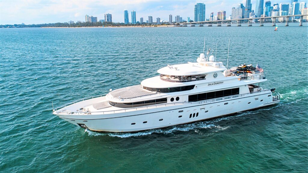 103ft Johnson Alquiler de Yates de Lujo | Miami Beach 🛥️ 1 %MAlquiler de yates en Miami%