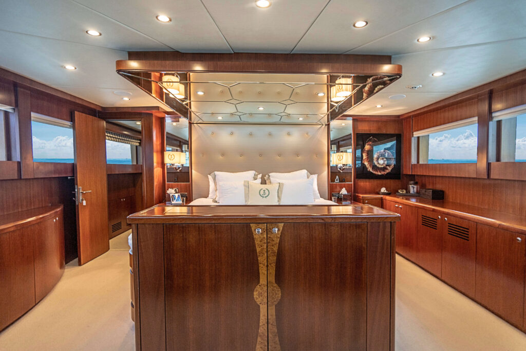 103ft Johnson Alquiler de Yates de Lujo | Miami Beach 🛥️ 6 %MAlquiler de yates en Miami%
