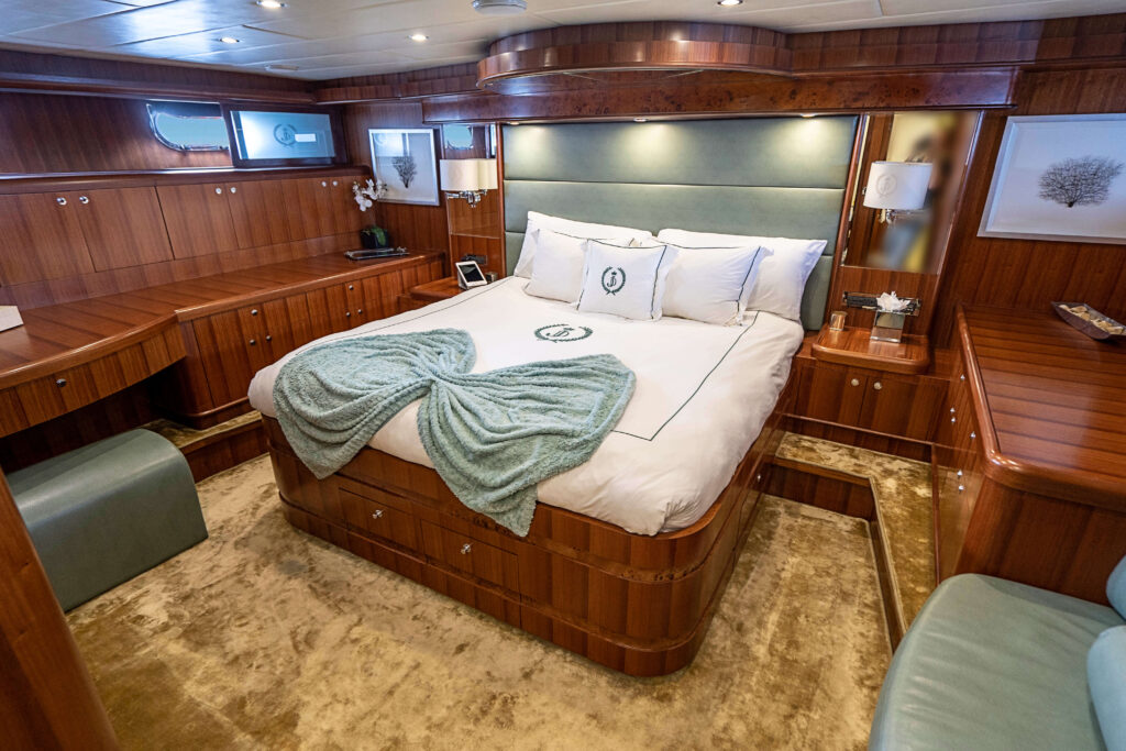 Alquiler de yate de lujo Johnson de 103 pies | Miami Beach 🛥️ 8 %MAlquiler de yates en Miami%