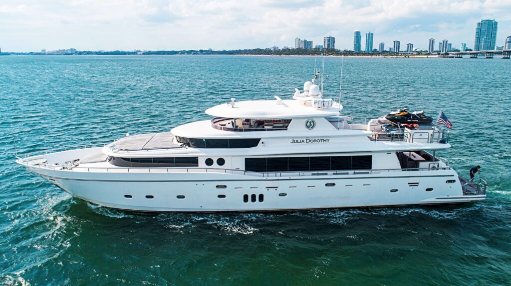 103ft Johnson Alquiler de Yates de Lujo | Miami Beach 🛥️ 2 %MAlquiler de yates en Miami%