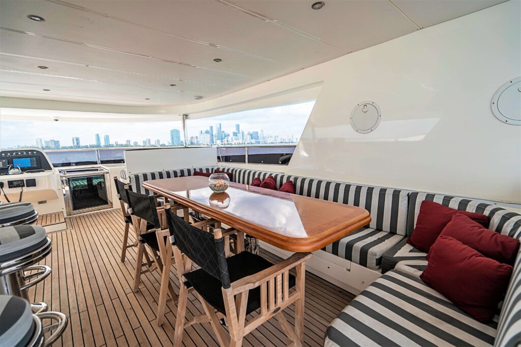 103ft Johnson Luxury Yacht Charter | Miami Beach 🛥️ 1 %Miami Yacht Rentals%
