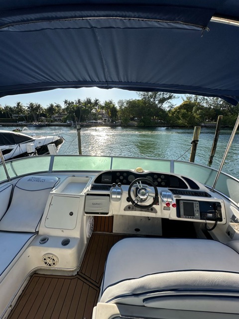 50ft Maxum “Miami Mistress” Alquiler de Yates 🥂 | Party Yacht Experiencia de $900 10 %MAlquiler de yates en Miami%