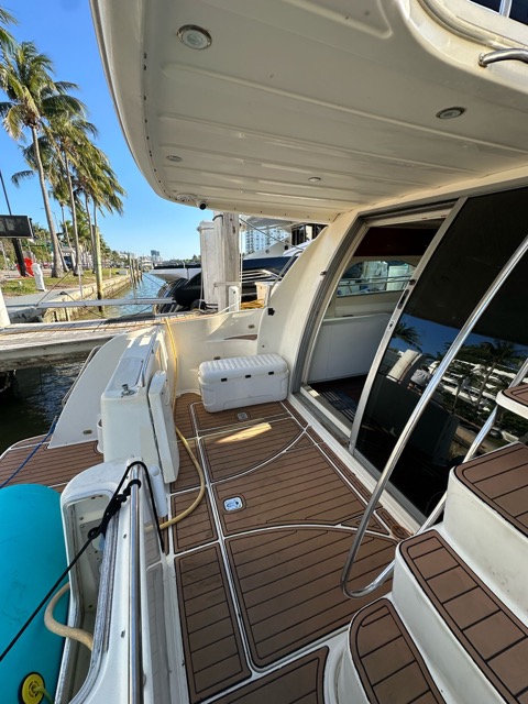 50ft Maxum “Miami Mistress” Alquiler de Yates 🥂 | Party Yacht Experiencia de $900 12 %MAlquiler de yates en Miami%