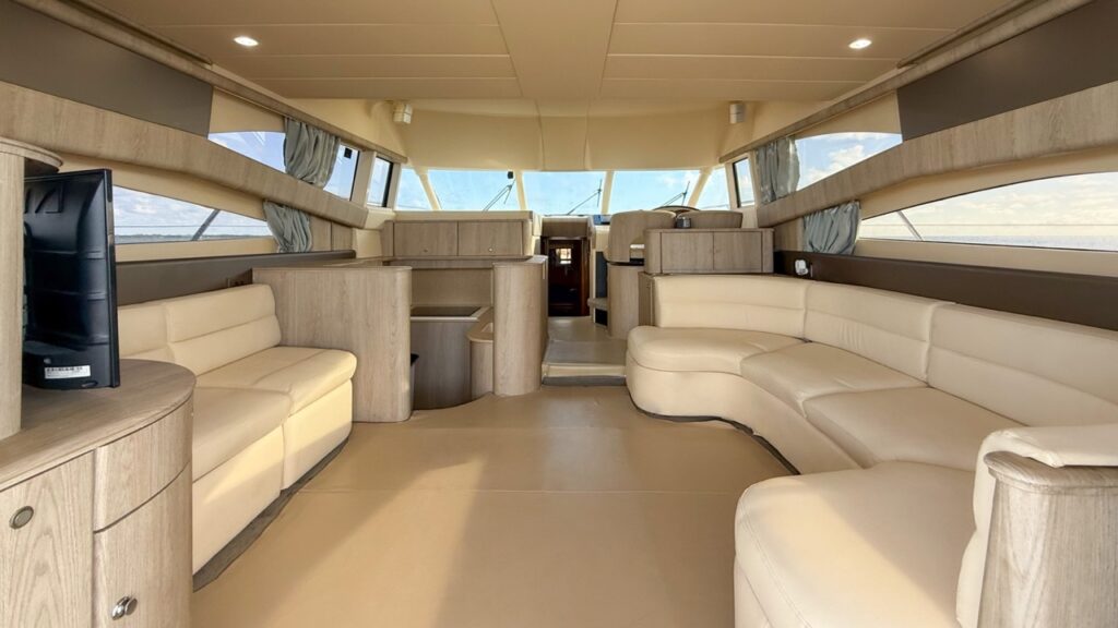 60ft Viking Princess Yacht Rental Miami 👑 | Luxury Flybridge Experience desde $1,000 12 %MAlquiler de yates en Miami%