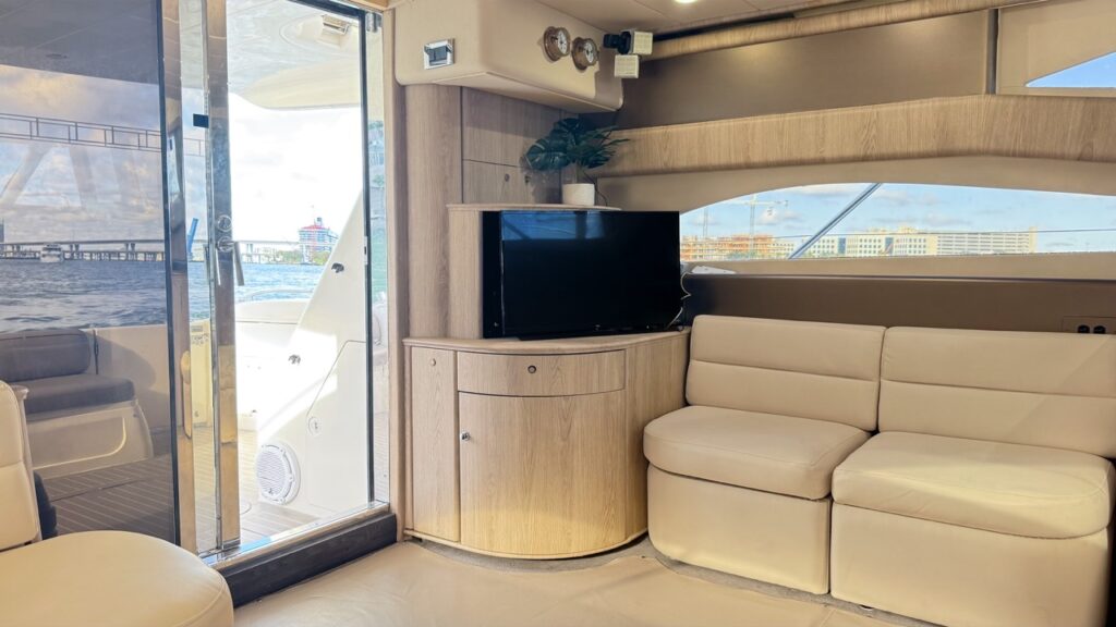 60ft Viking Princess Yacht Rental Miami 👑 | Luxury Flybridge Experience desde $1,000 7 %MAlquiler de yates en Miami%