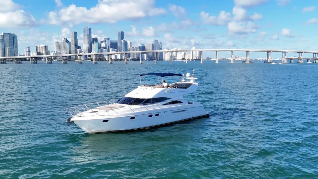 60ft Viking Princess Yacht Rental Miami 👑 | Luxury Flybridge Experience desde $1,000 6 %MAlquiler de yates en Miami%