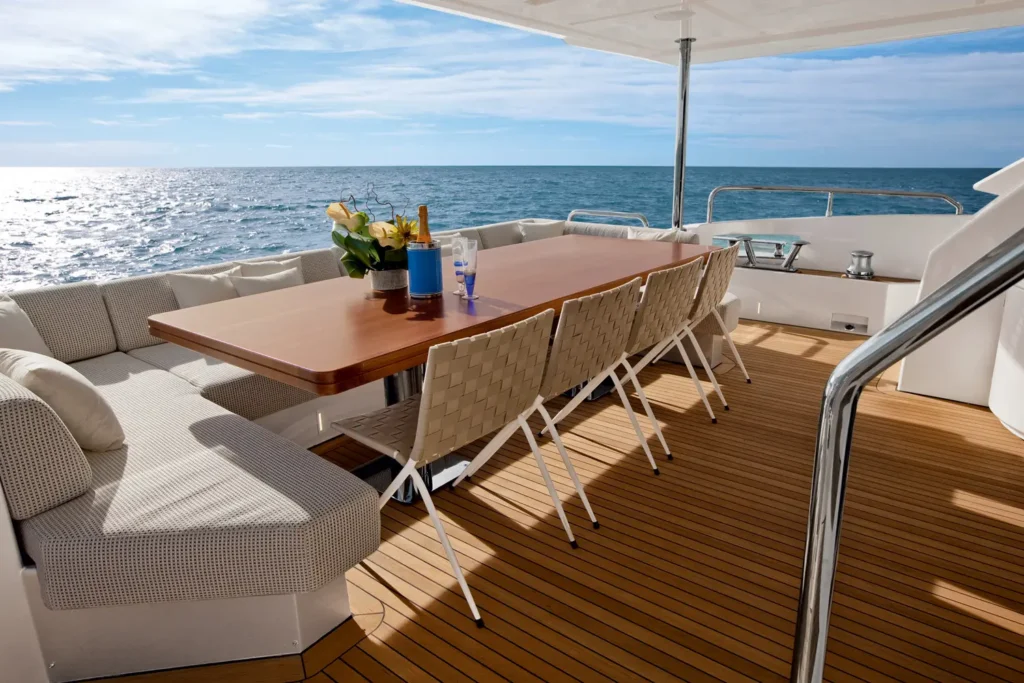 100ft Azimut – Luxury Yacht Charter | Turnberry Marina, Miami 9 %Miami Yacht Rentals%