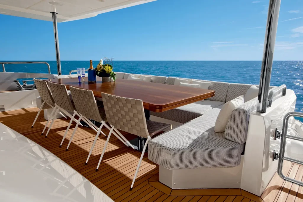 100ft Azimut – Luxury Yacht Charter | Turnberry Marina, Miami 10 %Miami Yacht Rentals%