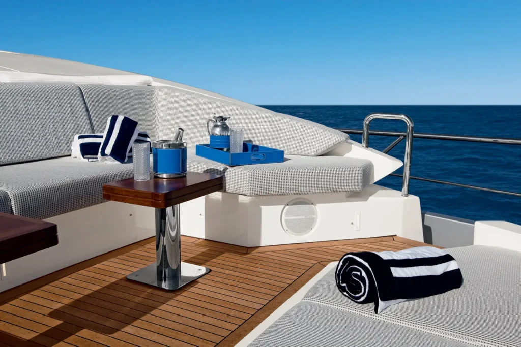 100ft Azimut – Luxury Yacht Charter | Turnberry Marina, Miami 11 %Miami Yacht Rentals%