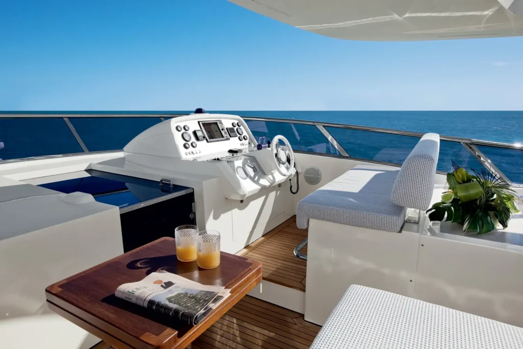 100ft Azimut – Luxury Yacht Charter | Turnberry Marina, Miami 12 %Miami Yacht Rentals%