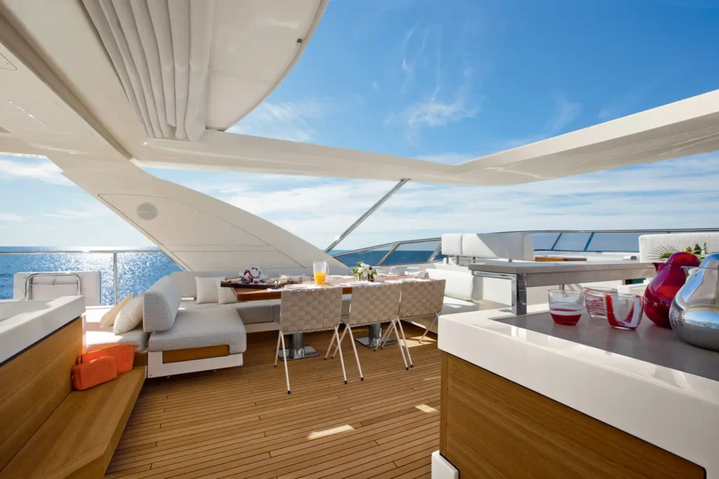 100ft Azimut – Luxury Yacht Charter | Turnberry Marina, Miami 5 %Miami Yacht Rentals%