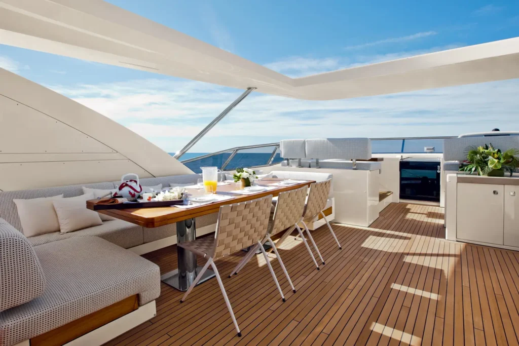 100ft Azimut – Luxury Yacht Charter | Turnberry Marina, Miami 6 %Miami Yacht Rentals%