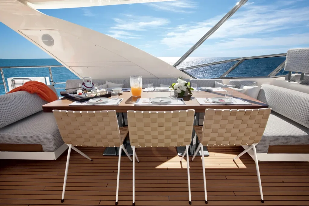 100ft Azimut – Luxury Yacht Charter | Turnberry Marina, Miami 7 %Miami Yacht Rentals%