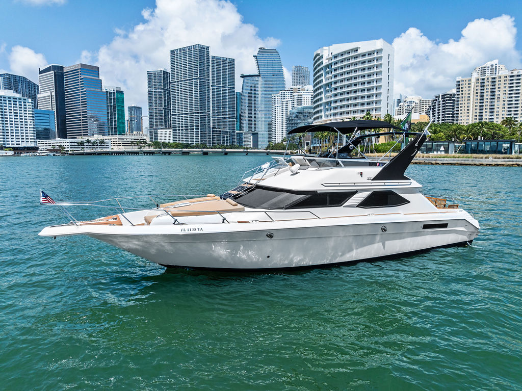 48ft Sea Ray Bridge Yacht Rental Miami 🌙 | 15 Guests • Commercial License 9 %Miami Yacht Rentals%