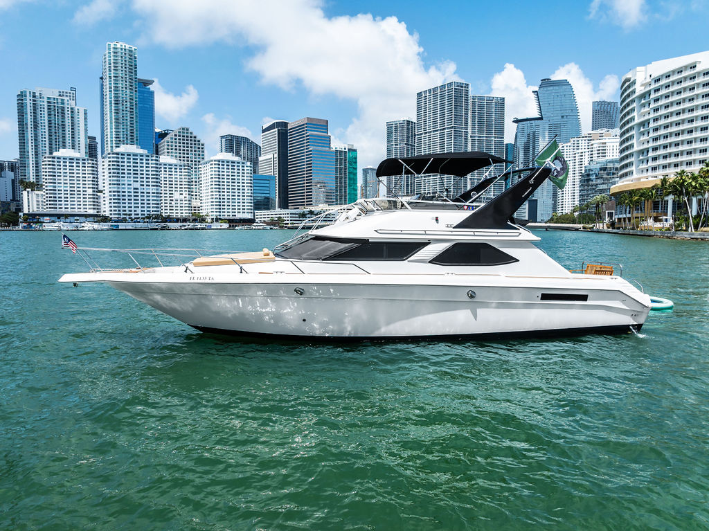 48ft Sea Ray Bridge Yacht Rental Miami 🌙 | 15 Guests • Commercial License 10 %Miami Yacht Rentals%