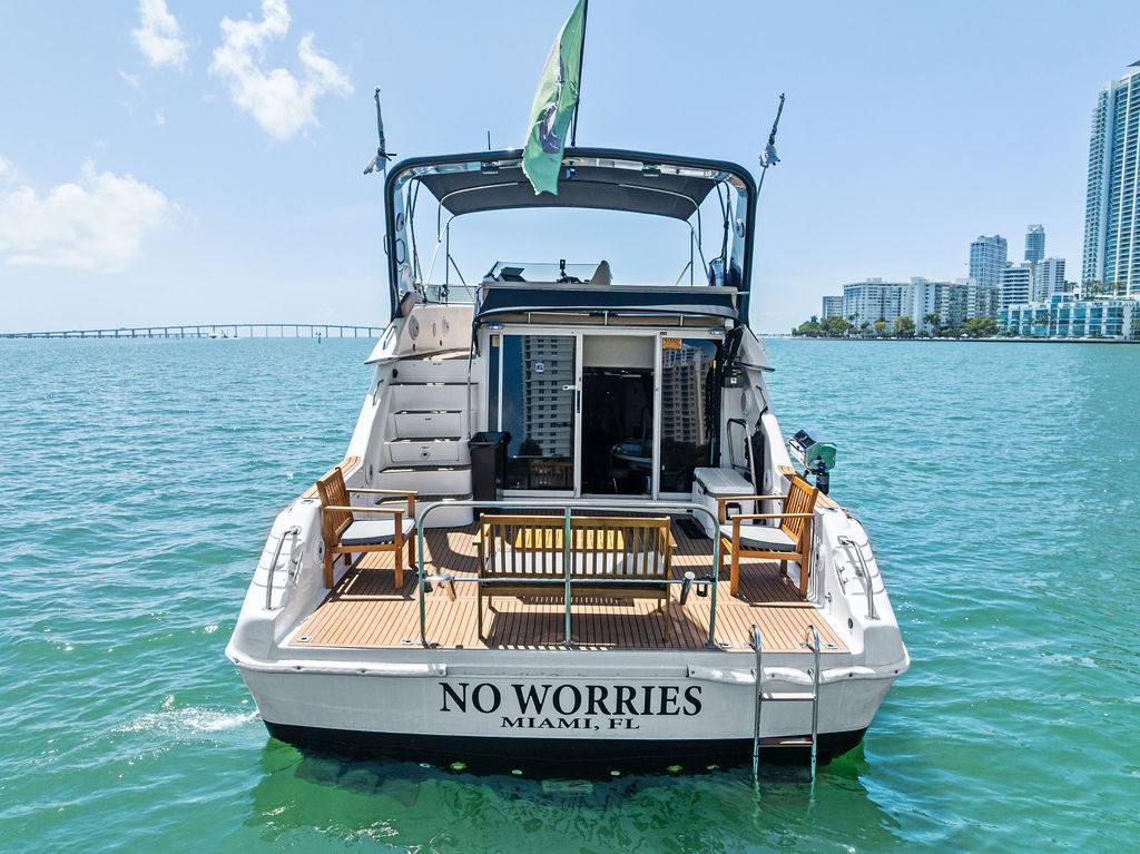 Commercial license 48ft Sea Ray Bridge Miami yacht rental for up to 15 guests