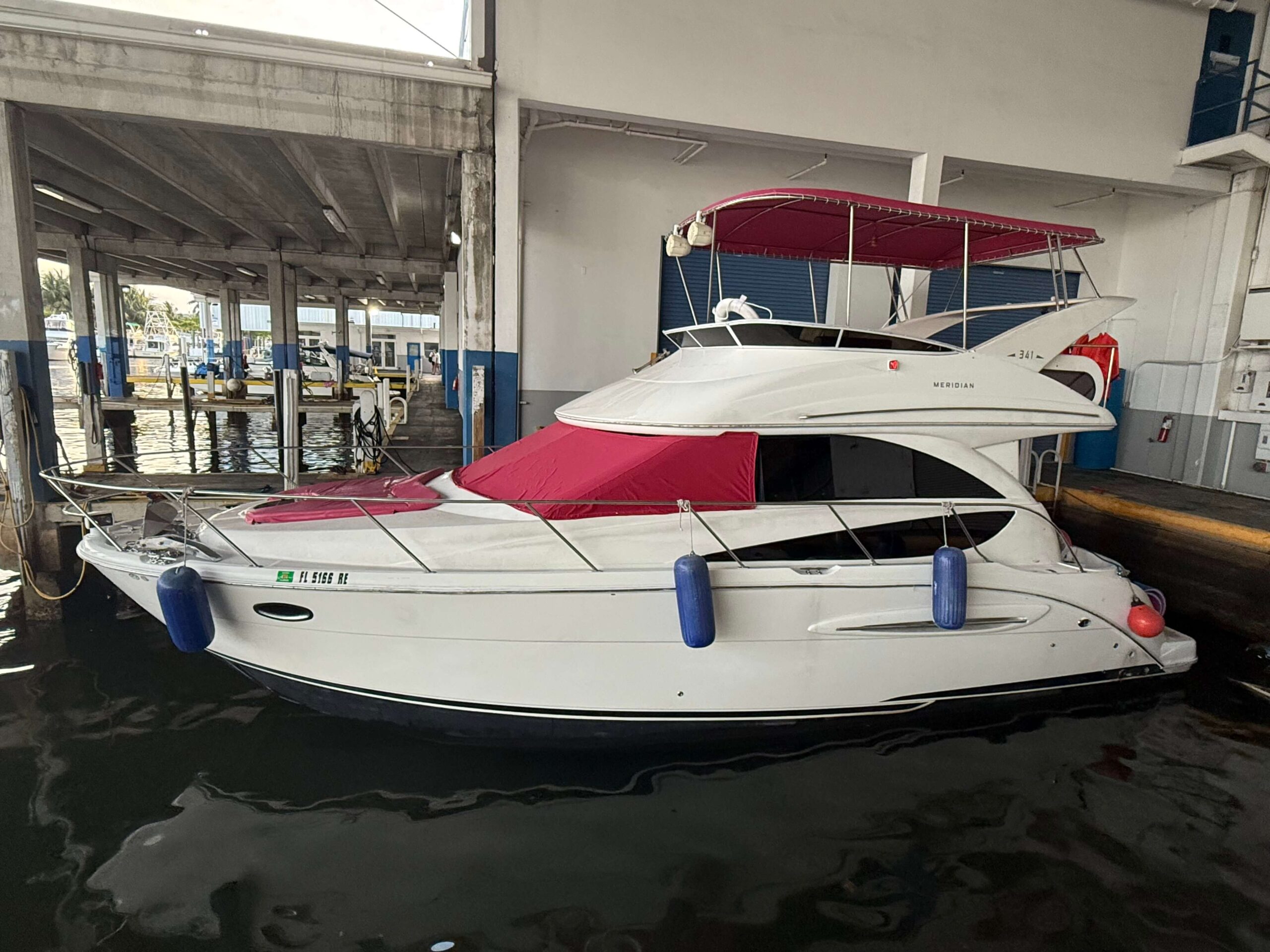 43ft Pink Meridian Miami yacht rental