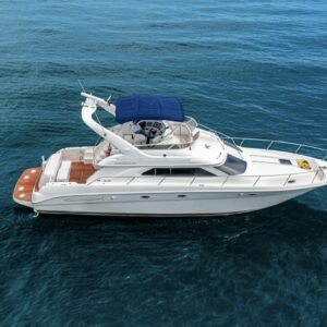 47ft Sea Ray Yacht Charter Panama | Luxury Boat Rental from $1,300